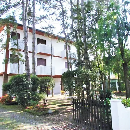 Fantastic In Caorle With Shared Pool ביביונה